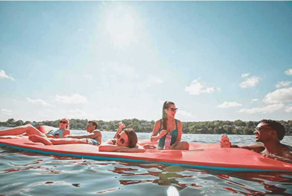 Best Floating Mat for Boats to Have Fun on the Water in 2022