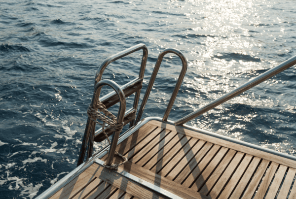 The 6 Best Pontoon Boat Ladders In 2022 A Buyers Guide Boatpowered