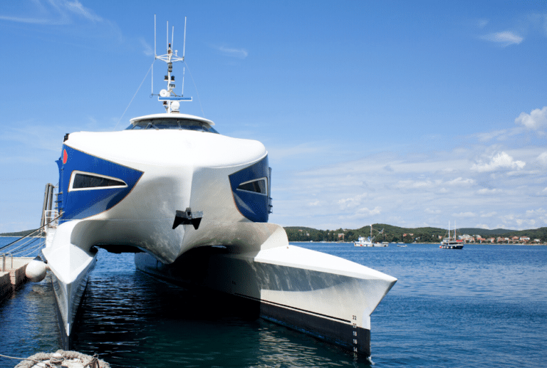 catamaran hull pros and cons